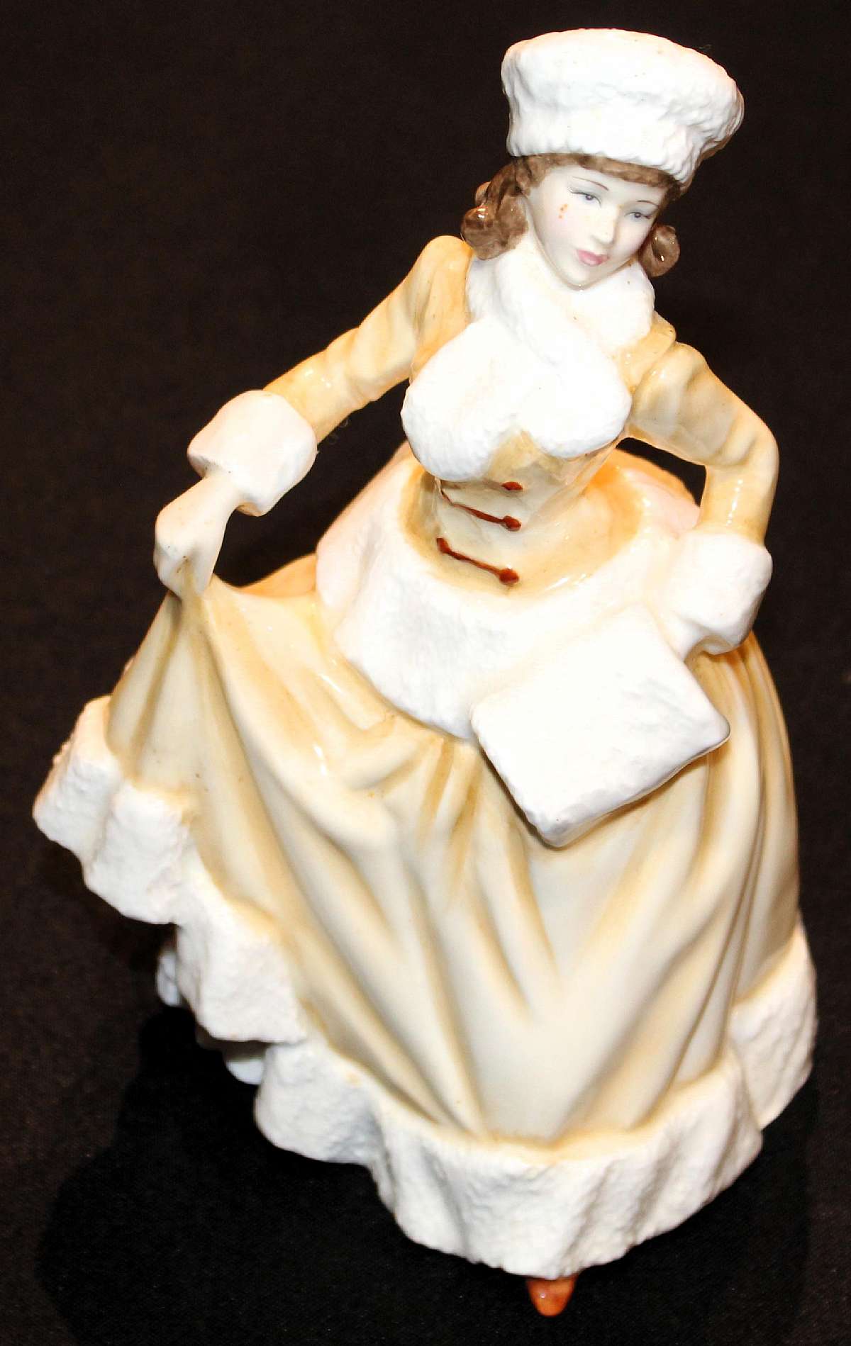 Up for sale is this Fantastic Royal Doulton Natasa HN4154 Figurine in excellent condition with no chips or cracks. Measures approx. 8.5"T.Shipping Excludes: Alaska/Hawaii, US Protectorates, APO/FPO, PO BoxShipping Provided to the United States Only