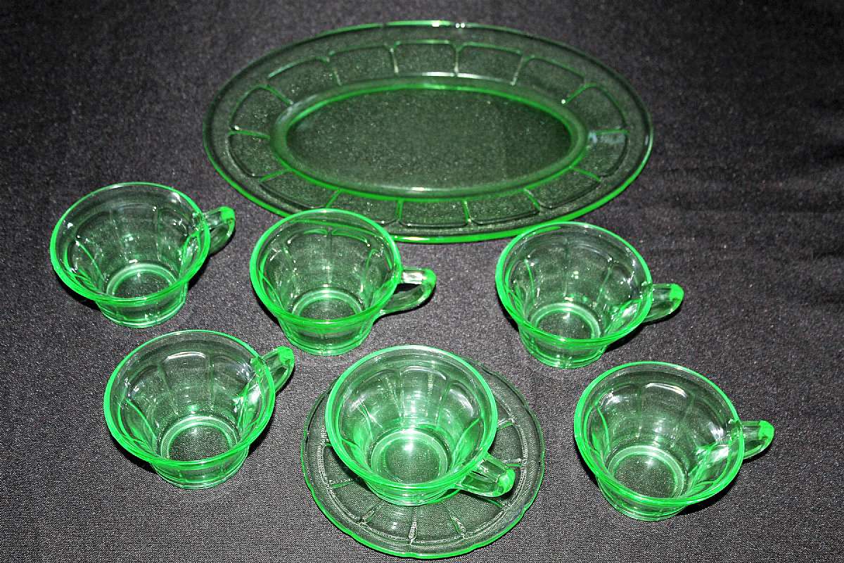 Up for sale are these Diamond Glass Company Victory Green Depression Glass Set 8 pieces in excellent condition with no chips or cracks. The Platter measures approx.12 1/4"L by 8 1/4"W. There are also 6 cups and one saucer. Made between 1929-1932