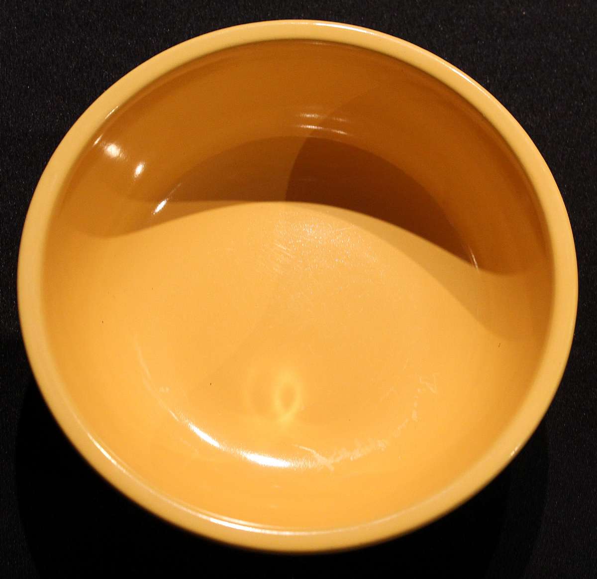 Up for sale is this Homer Laughlin Fiesta Serving Bowl in excellent condition with no chips or cracks. Measures approx. 9 1/2"W by 3 1/2"D. Shipping Excludes: Alaska/Hawaii, US Protectorates, APO/FPO, PO BoxShipping Provided to the United Stat