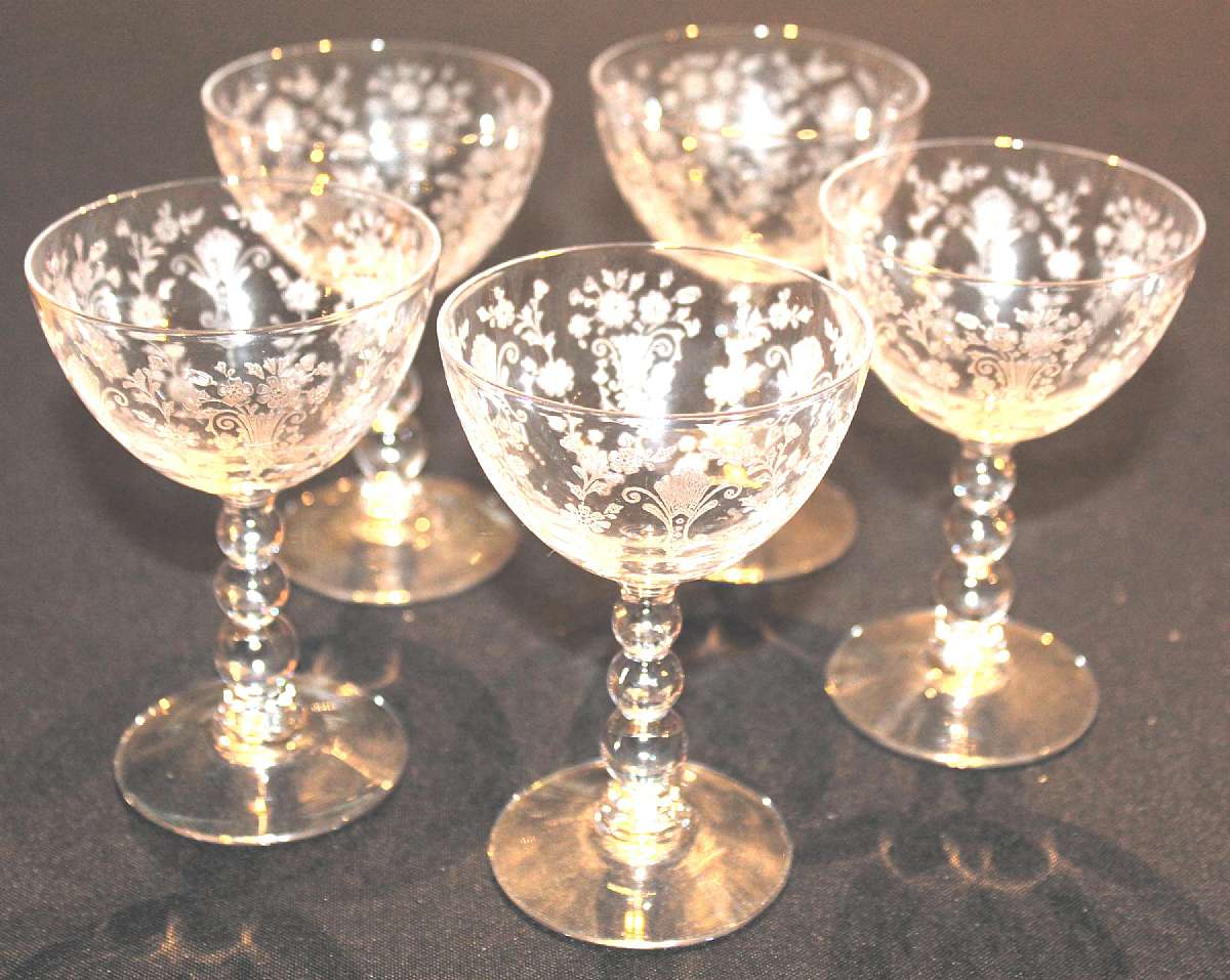 Up for sale are these Beautiful Duncan & Miller First Love Set Of Five Liquor Cocktail Glasses in excellent condition with no chips or cracks. The Glasses measure approx. 4 1/2"T by 2 7/8"W. Gorgeous Vintage Stemware. I have more sales for t