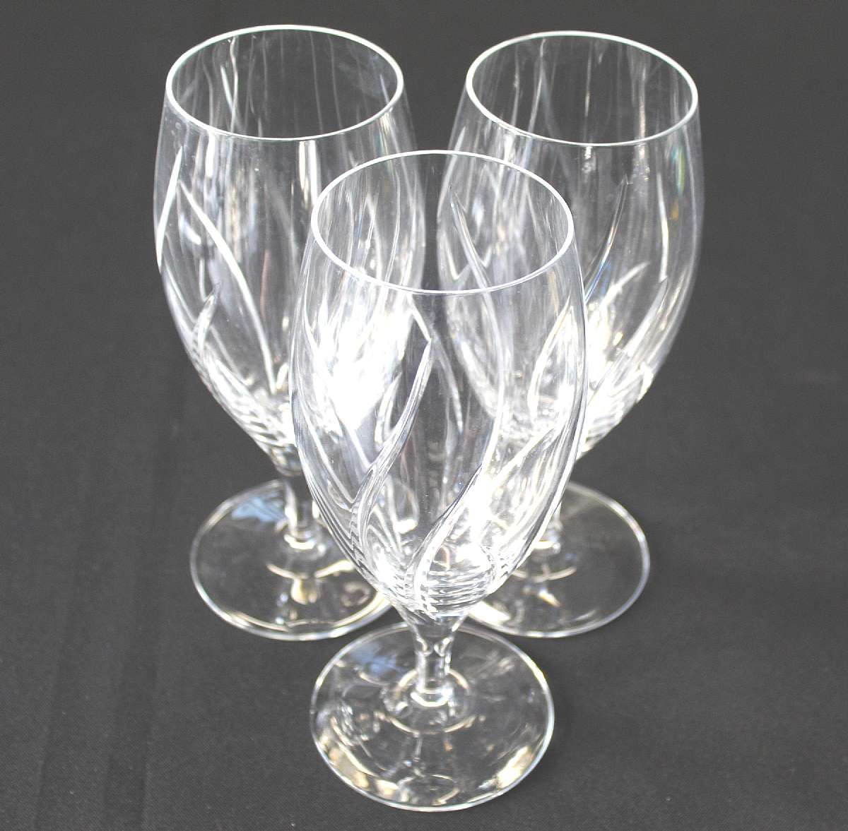 Up for sale are these Cristal Dâ€™Arques Durand Agena Set Of Three Iced Tea Glasses in great condition with no chips or cracks. They measure approx. 7 3/4"T by 2 3/4"W.Shipping Excludes: Alaska/Hawaii, US Protectorates, APO/FPO