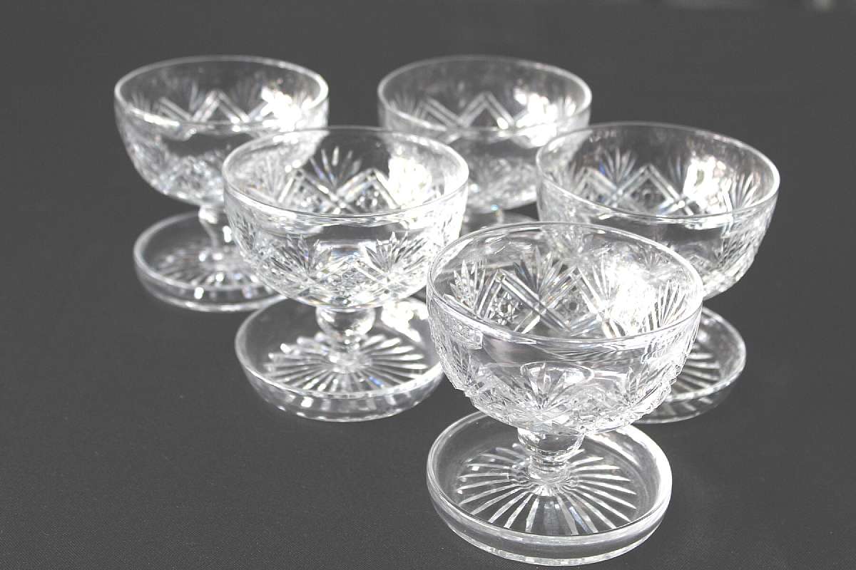 Up for sale are these Webb Thomas St Andrews Crystal England Set Of Five Grapefruit Glasses in excellent condition with no chips or cracks. They measure approx. 3 1/8"T by 3 7/8"W.  Shipping Excludes: Alaska/Hawaii, US Protectorates, APO/FPO, P