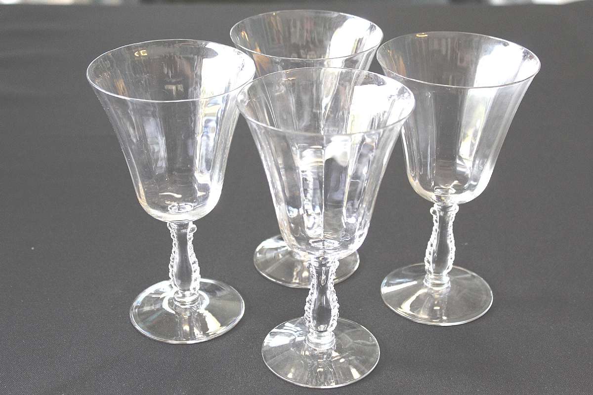 Up for sale are these Beautiful Fostoria Silver Flutes Set of Four Water Goblets in excellent condition with no chips or cracks. The Water Goblets Glasses measure approx. 6 1/2"T by 3 3/4"W. Gorgeous Vintage Stemware.Shipping Excludes: Alaska/H