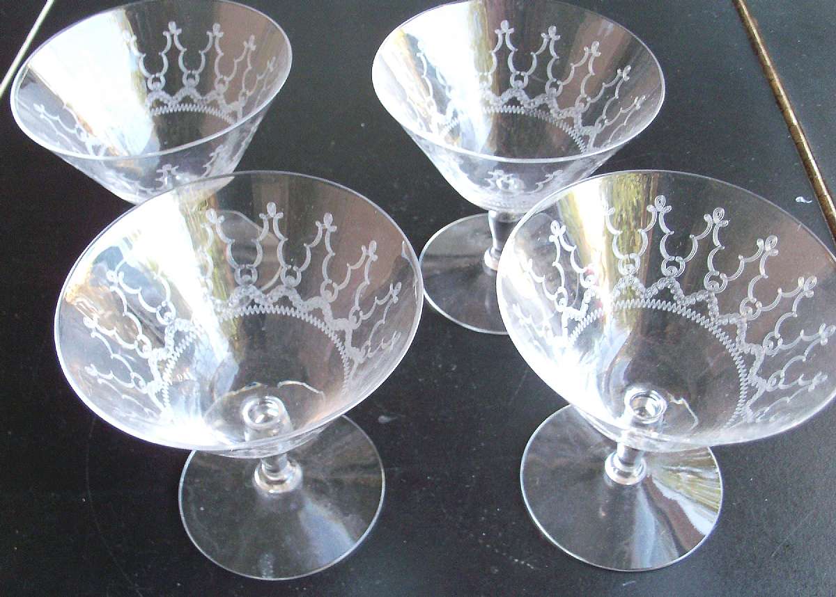 Up for sale are these Fostoria Crystal Pagoda Set Of Four Crystal Low Sherbet Glasses in great condition with no chips or cracks. They measure approx. 3 3/4 inches tall & about 3 3/4 inches wide. Great Crystal Ting.Shipping Excludes: Alaska/Hawaii, U