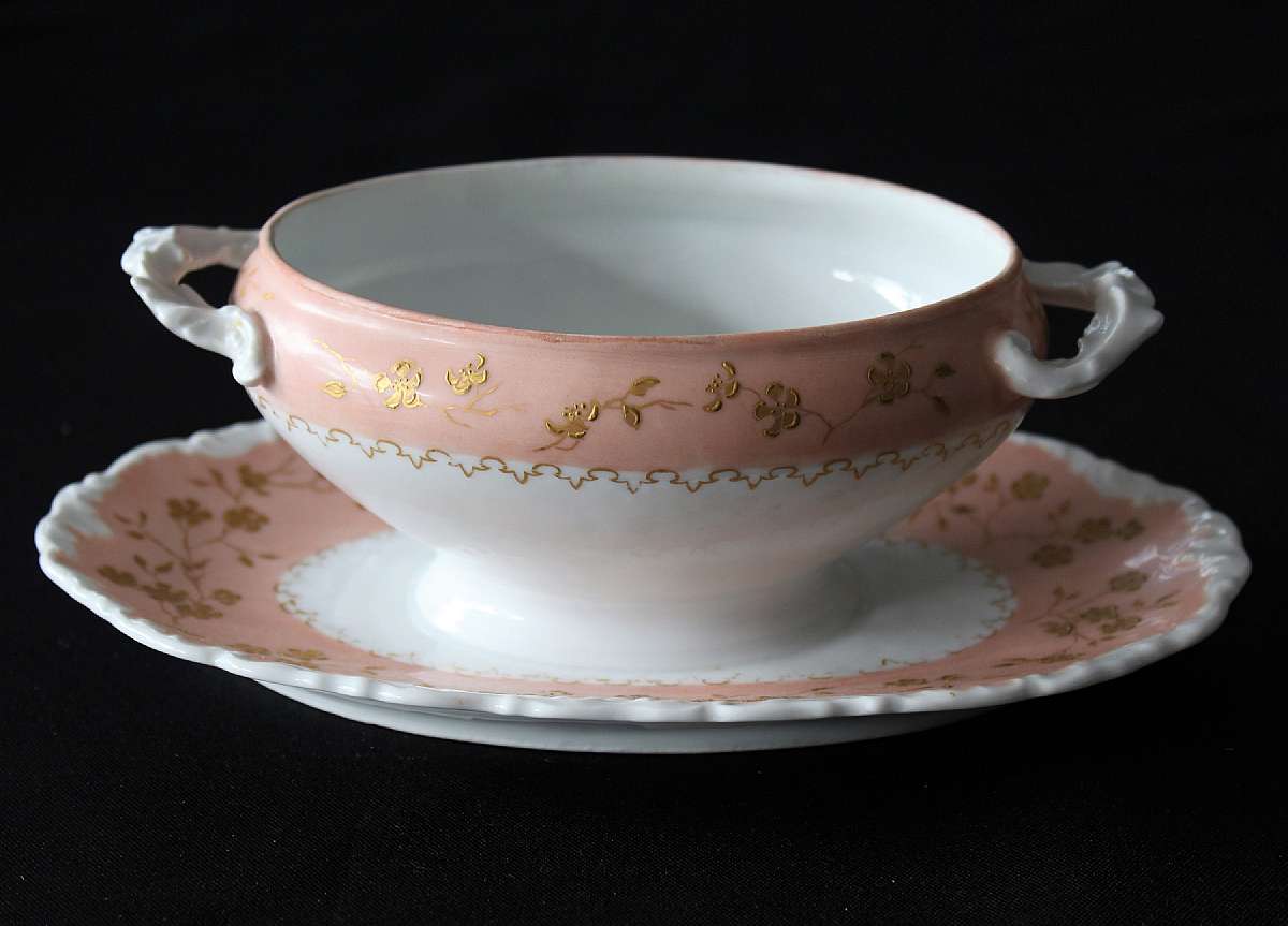 Up for sale is this antique T & V France ( Tressemanes & Vogt) Pink & Gold Floral Gravy Boat With Attached Underplate in great condition with no chips or cracks and minor gold wear. It measures approx. 9 1/2"W.Shipping Excludes: Alaska/H