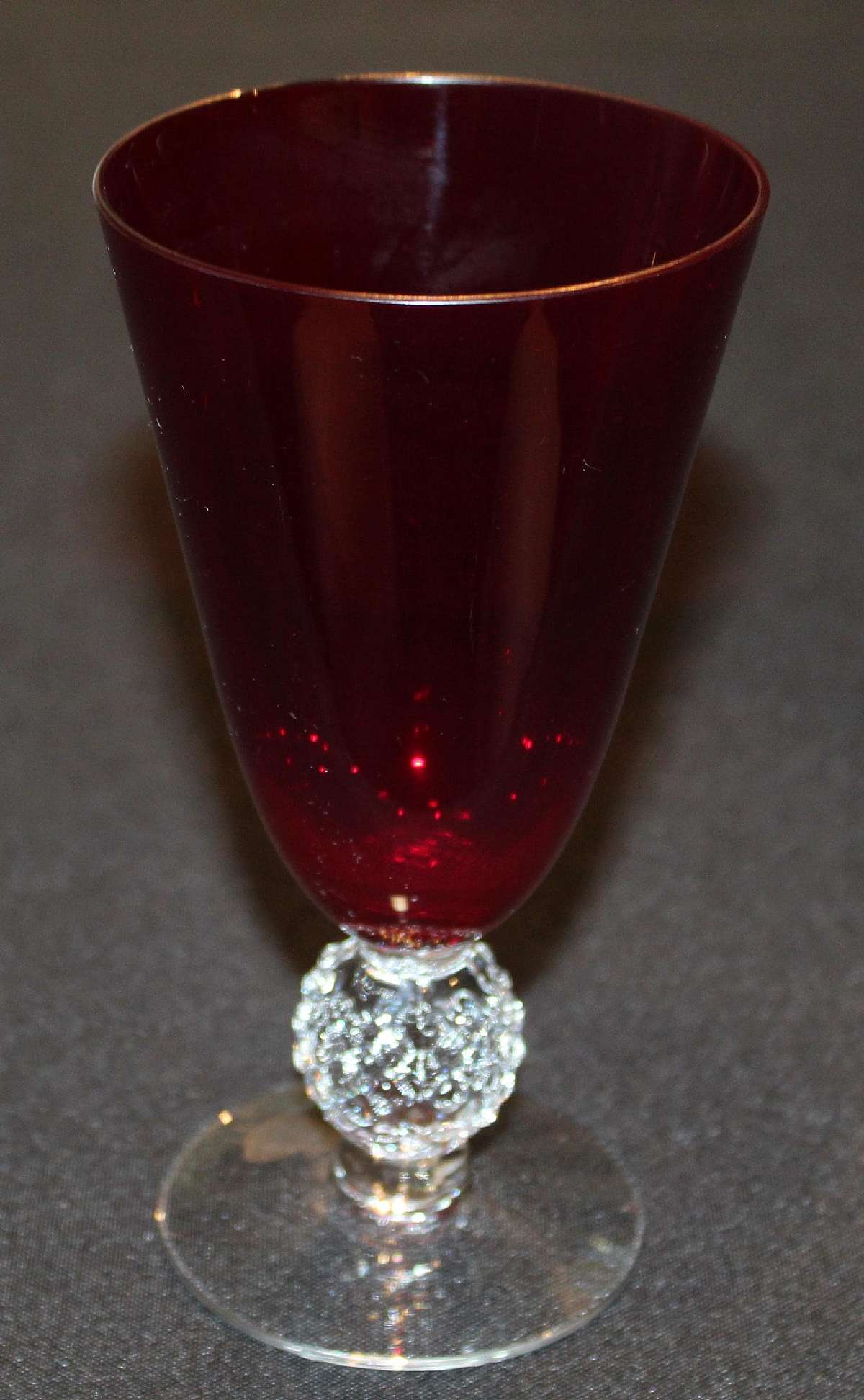 Up for sale Morgantown Golf Ball Ruby Footed Tumbler in excellent condition with no chips or cracks. It measures approx. 6 1/8"T by 3 1/4"W. Beautiful Vintage Stemware.Shipping Excludes: Alaska/Hawaii, US Protectorates, APO/FPO, PO BoxShipping