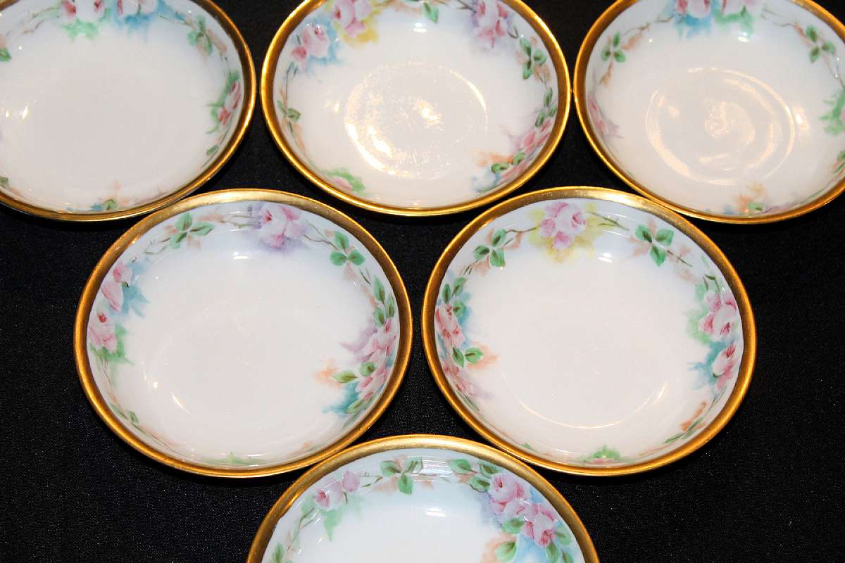 Up for sale is this Royal Bayreuth Antique Pink Rose Floral Set Of 6 Berry Bowls in great condition with no chips, cracks or crazing. Minor Gold Wear. The bowls measures approx. 5 1/8"W. This mark was used around 1902. Please see my other sales for m