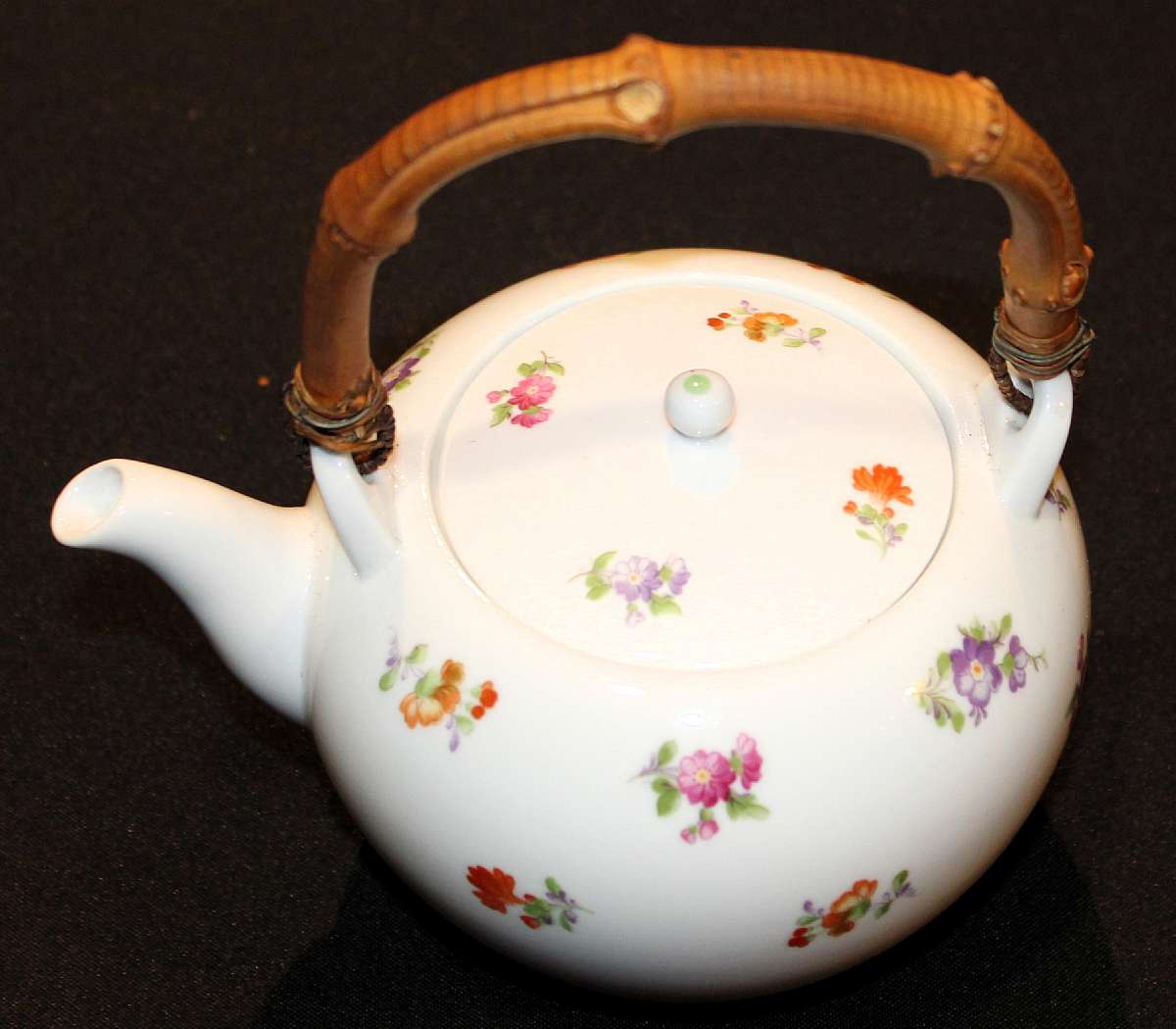 Up for sale is this Rose China Japan Small Flowers & Green Trim Pattern RO8 Tea Pot With Lid in excellent condition with no chips or cracks.  Measures approx. 4"T by 8"W and holds 32 ounces. Please see my other sales for more of this beautif