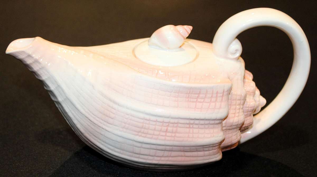 Up for sale is this Otagiri Beachcomber Tea Pot in excellent condition with no chips or cracks. Four inches Tall from table to spout. Shipping Excludes: Alaska/Hawaii, US Protectorates, APO/FPO, PO BoxShipping Provided to the United States Only.