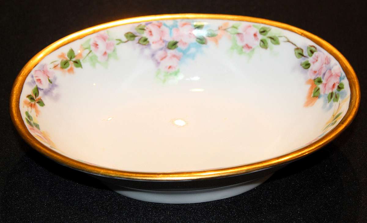Up for sale is this Royal Bayreuth Antique Pink Rose Floral Oval Vegetable Bowl in great condition with no chips, cracks or crazing. Minor Gold Wear. The bowl measures approx. 9 3/4"L by 7 1/4"W by 2 1/4"D. This mark was used around 1902. Please see my ot