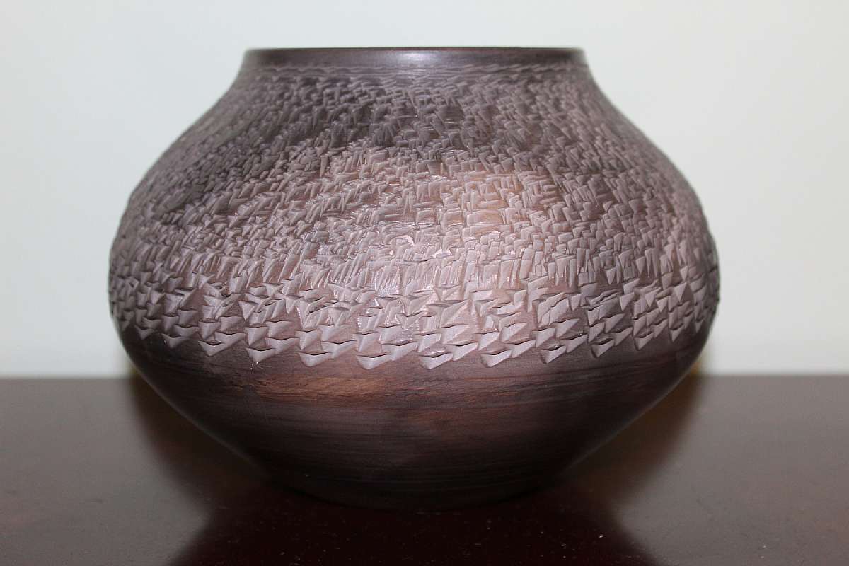 Up for sale is this McKee Pottery Carolina Piece in great condition with no chips or cracks. The item measures approx. 6"T. Signed McKee on the reverse. Please see my other auctions for more pieces by this artist. Shipping Excludes: Alaska/Hawaii, U