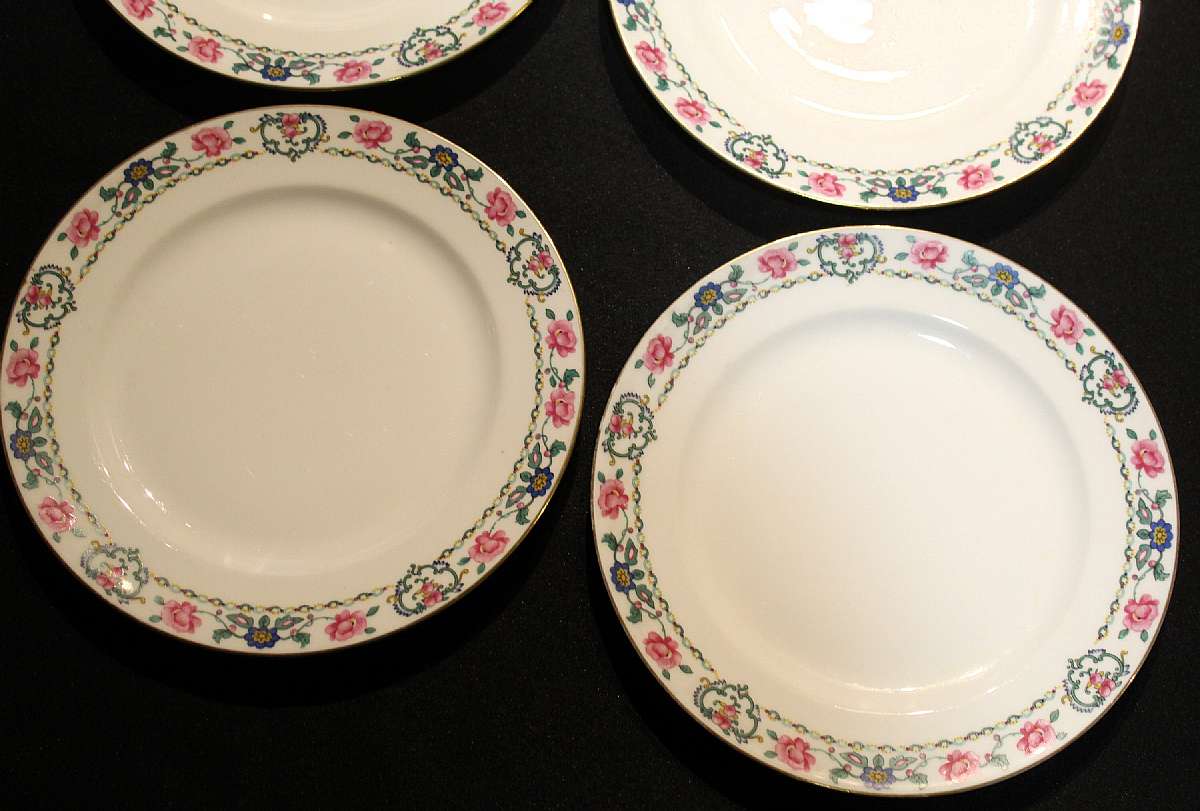 Up for sale are these Ahrenfeldt Pattern 784 France Limoges Depose Set Of Four Plates in great condition with no chips or cracks. They measure approx. 8 3/4". Slight wear from use.Shipping Excludes: Alaska/Hawaii, US Protectorates, APO/FPO, PO Box.