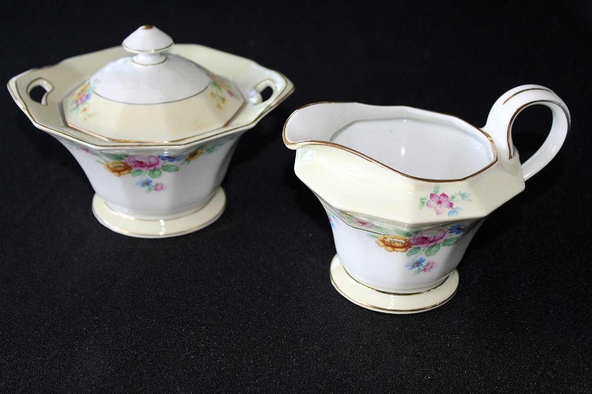 Up for sale is this Tirschenreuth The Wrexham Creamer & Sugar Bowl Set in excellent condition with no chips or cracks. The sugar is about 3"T and the creamer about 3 3/8"T.  Shipping Excludes: Alaska/Hawaii, US Protectorates, APO/FPO, PO Bo