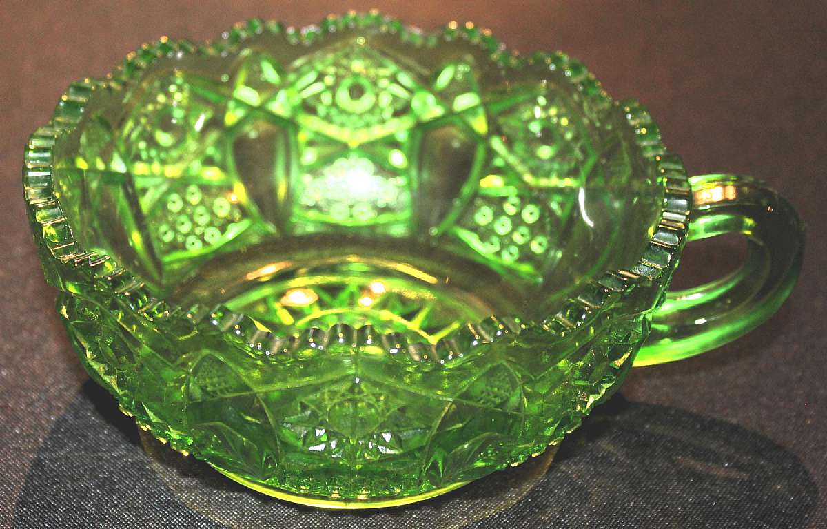 Up for sale is this Vintage Beautiful Smith Glass 317 Green Carnival Handled Bowl in excellent condition with no chips or cracks. Measures approx. 2 1/2"T by 5 1/2"W.Shipping Excludes: Alaska/Hawaii, US Protectorates, APO/FPO, PO BoxShipping P