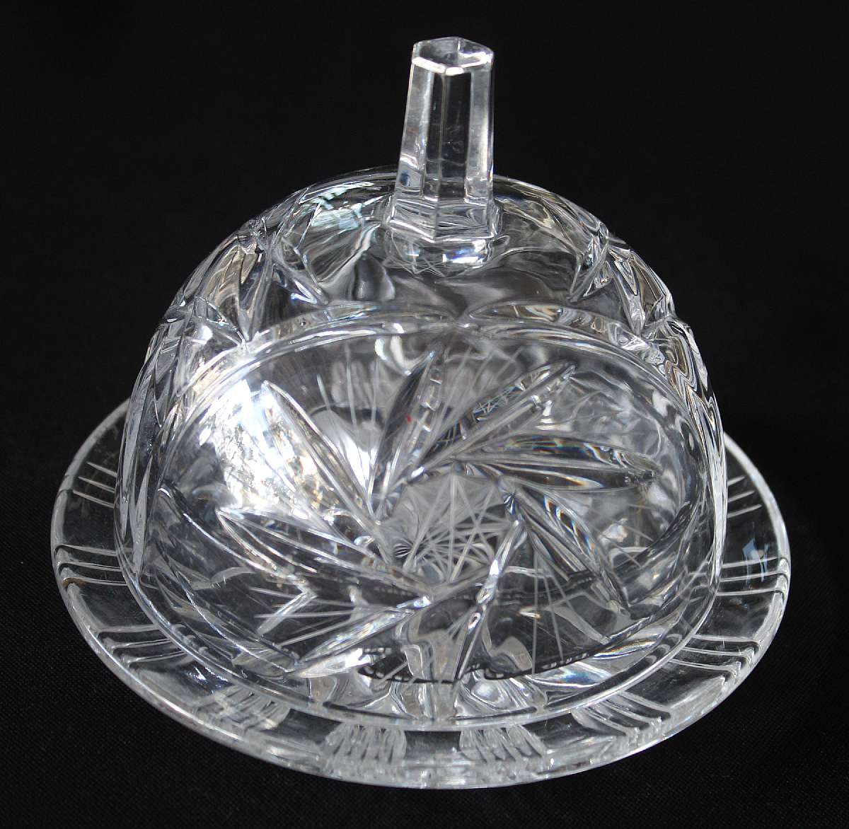 Up for sale is this Pinwheel Round Covered Butter Dish By American Cut in great condition with no cracks. The butter dish is approx. 4 7/8"T and the bottom plate is 5 3/4"W. There is a small flea bite on the dome that is pictured in the last pic