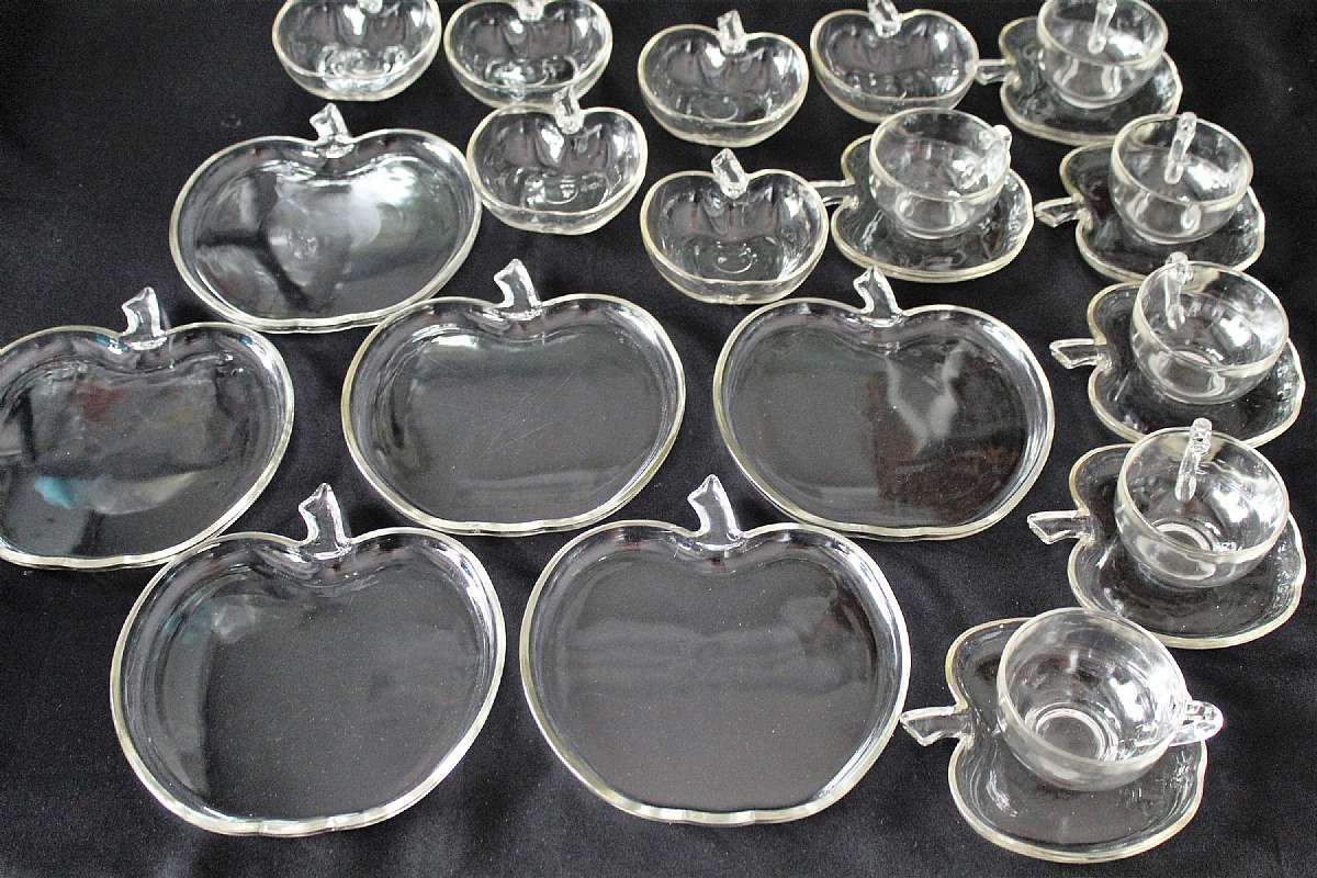 Up for sale is this Hazel Atlas Orchard 24 Piece Set in great condition. Made from 1940-1955. Included are six 8" plates, six 5 1/2"W Saucers, six 2 1/4"T by 3 1/2"W cups and six 4 1/2"W by 1 1/2"D Fruit/Dessert Bowls. Surprisingly good condition for glas