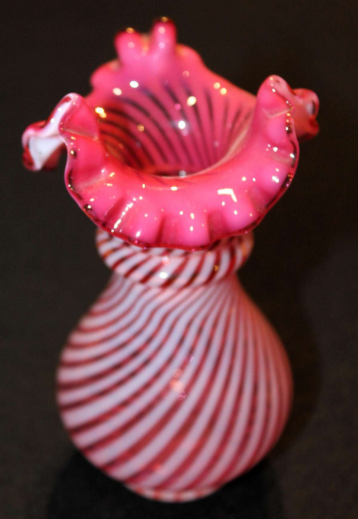 Up for sale is this Fenton Spiral Optic Flower Vase in excellent condition with no chips or cracks. It measures approx. 6 1/4"T. Shipping Excludes: Alaska/Hawaii, US Protectorates, APO/FPO, PO BoxShipping Provided to the United States Only.