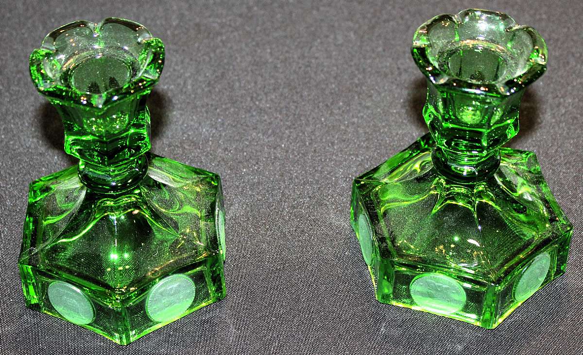 Up for sale are these Fostoria Coin Glass Emerald Green Pair Of Candlestick Holders in excellent condition with no chips or cracks. They Measure approx. 4 5/8"T.Shipping Excludes: Alaska/Hawaii, US Protectorates, APO/FPO, PO BoxShipping Provided to