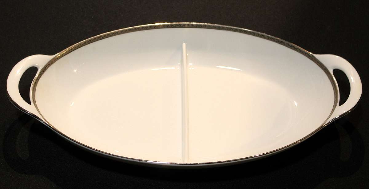 Up for sale is this Charter Club Grand Buffet Platinum 17 Inch Oval Divided Tray in excellent condition with no chips or cracks. Measures approx. 17 3/4"L by 9 1/2"W. Shipping Excludes: Alaska/Hawaii, US Protectorates, APO/FPO, PO BoxShipping