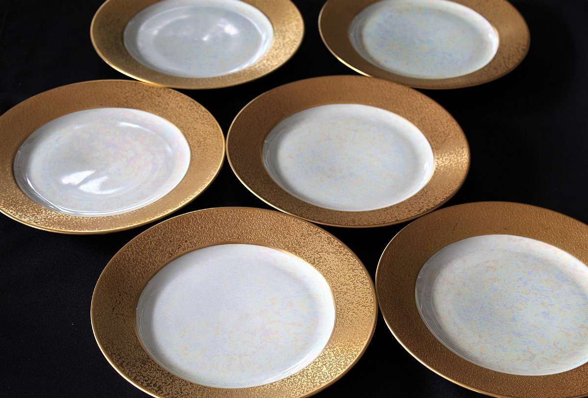 Up for sale are these Patsy Newhouse Michigan Set Of Six Luster Iridescent Dinner Plates in great condition with no chips or cracks and minor gold wear. They measure approx. 10 1/2"W.Shipping Excludes: Alaska/Hawaii, US Protectorates, APO/FPO, PO Bo