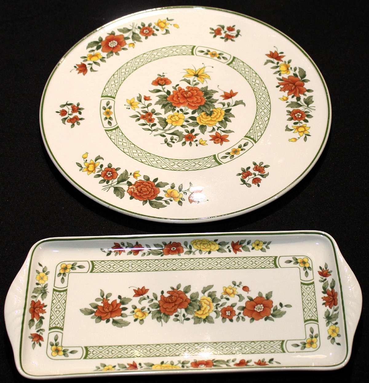 Up for sale is this Villeroy & Boch Summer Day 12 7/8" Platter & 13 1/4" Large Sandwich Tray in excellent condition with no chips or cracks.  Shipping Excludes: Alaska/Hawaii, US Protectorates, APO/FPO, PO BoxShipping Provided to the U