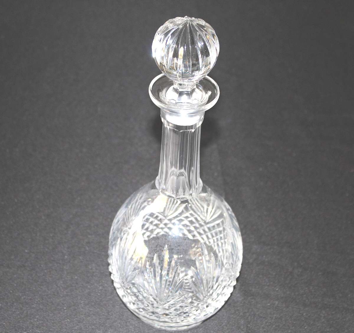 Up for sale is this Crystal High End Vintage Wedgwood Majesty Decanter With Stopper in great condition with no chips or cracks. Measures approx. 10" Tall without the stopper.  Shipping Excludes: Alaska/Hawaii, US Protectorates, APO/FPO, PO BoxShipp