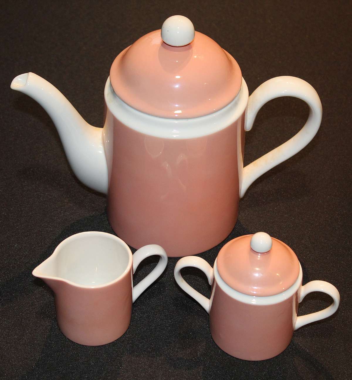 Up for sale is this Fitz & Floyd Rondelet Peach Coffee Pot - Sugar Bowl And Creamer in great condition with no chips or cracks. The Coffee Pot measures approx. 6 1/2 inches tall. Shipping Excludes: Alaska/Hawaii, US Protectorates, APO/FPO, PO BoxShi