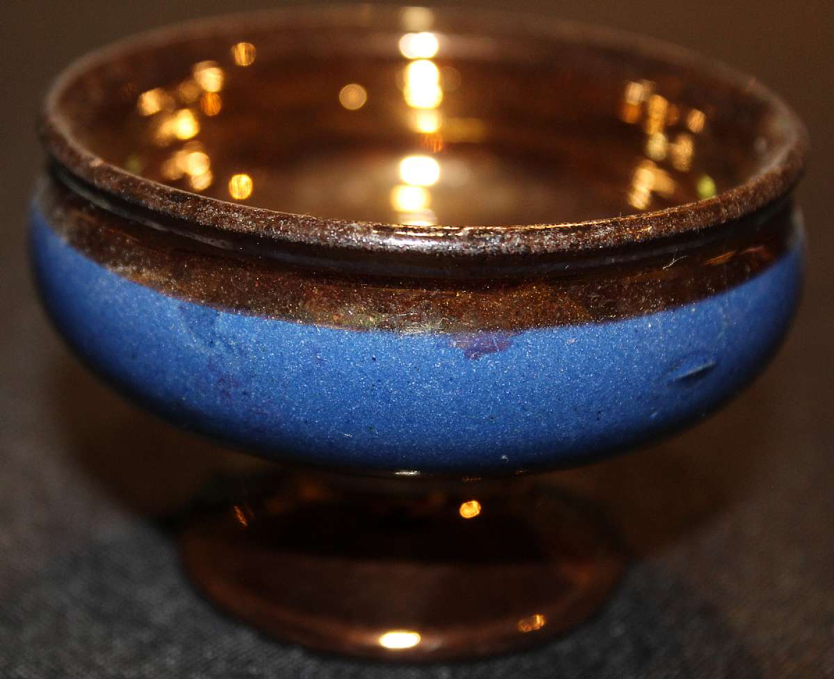 Up for sale is this Antique Copper Luster 1820-1850 Master Salt in great condition. The Master Salt Measures approx. 2 7/8"W by 2"T. Copper Luster is a metallic Luster on pottery obtained by firing a copper - salt glaze applied to the pottery surface. Ple
