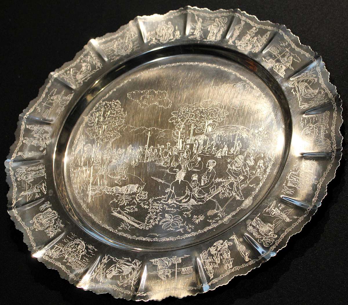 Up for sale is this Vintage Art Prata Inox Metal Tray Decorated With Pictures Of Indians. Great pictorial piece. I believe it is stainless steel. Measures approx. 17 1/4 inches wide. Minor scratching from use.  Shipping Excludes: Alaska/Hawaii, US Protec
