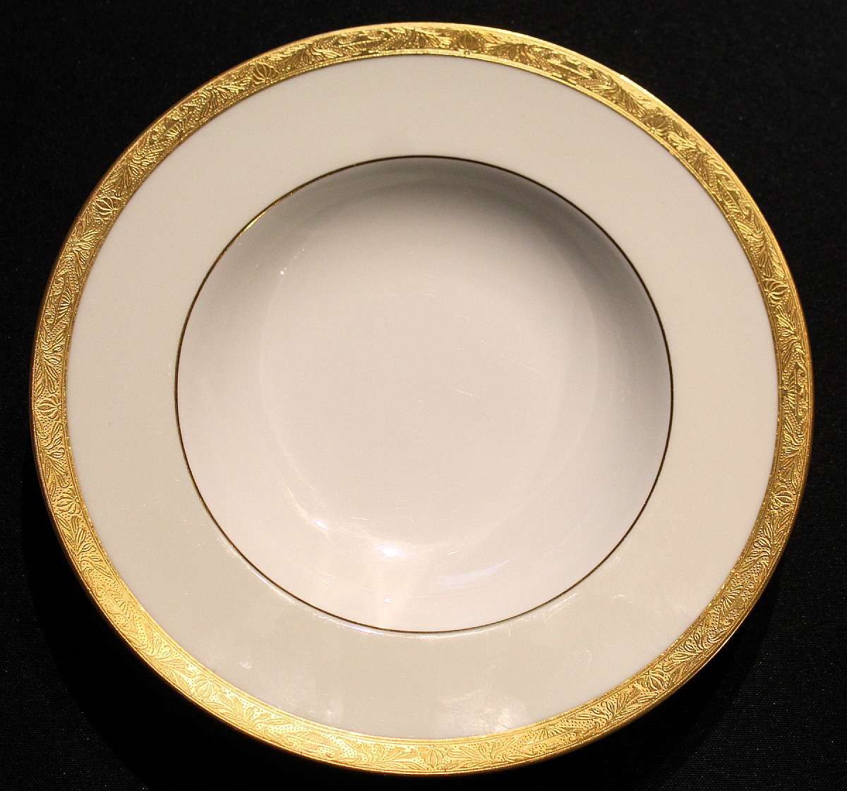 Up for sale is this Vintage Minton Pattern H4549 Soup Bowl in excellent condition with no chips or cracks. It measures approx. 8 3/4"W. Shipping Excludes: Alaska/Hawaii, US Protectorates, APO/FPO, PO BoxShipping Provided to the United States Only.