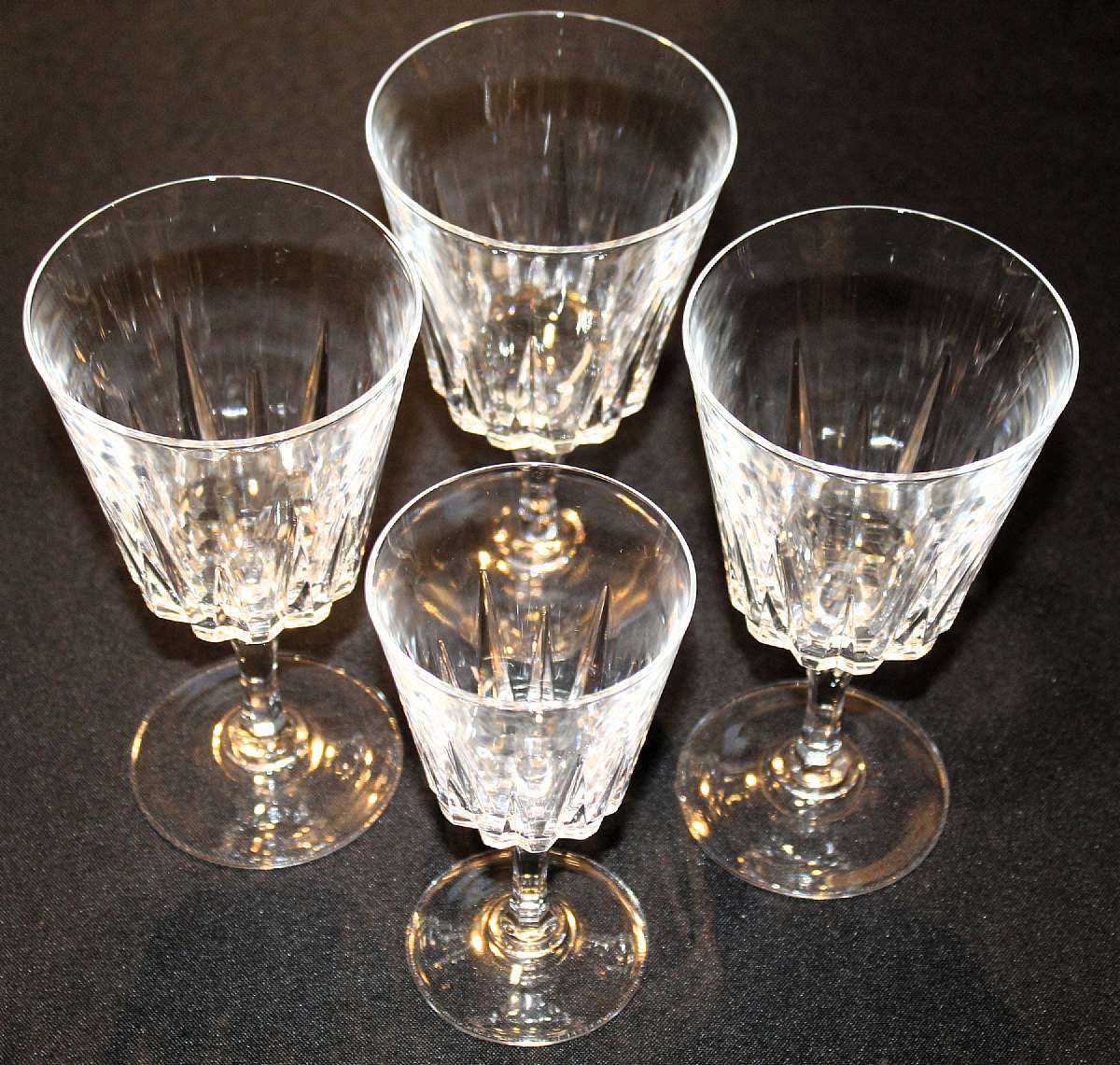 Up for sale are these Cristal Dâ€™Arques Durand Versailles Set Of 3 Water Glasses & 1 Wine Glass in great condition with no chips or cracks. The Water Glasses measure approx. 6 5/8"T by 3 1/2"W and the wine glasses 5 3/8&quo