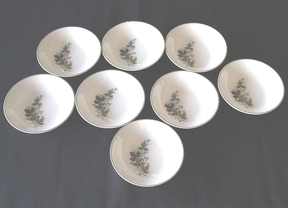 Up for sale are these Vintage Taylor Smith & Taylor Melody Lane Set Of 8 Fruit Dessert Sauce Bowls in excellent condition with no chips or cracks. The bowls measure approx. 5 3/8 "W by 1 1/4"D.  Shipping Excludes: Alaska/Hawaii, US Protecto