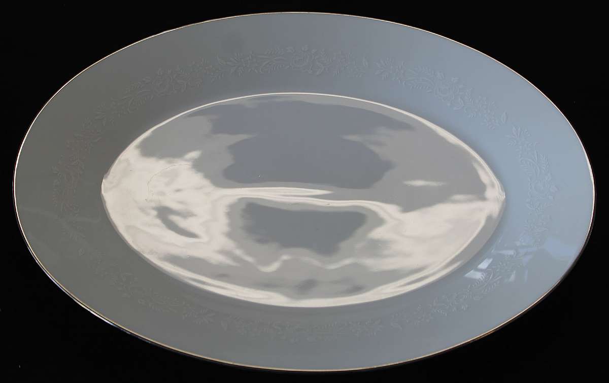Up for sale is this Noritake Reina Oval Serving Sixteen Inch Platter in excellent condition with no chips or cracks. The platter measures approx. 16" by 11 5/8". Shipping Excludes: Alaska/Hawaii, US Protectorates, APO/FPO, PO BoxShipping Prov