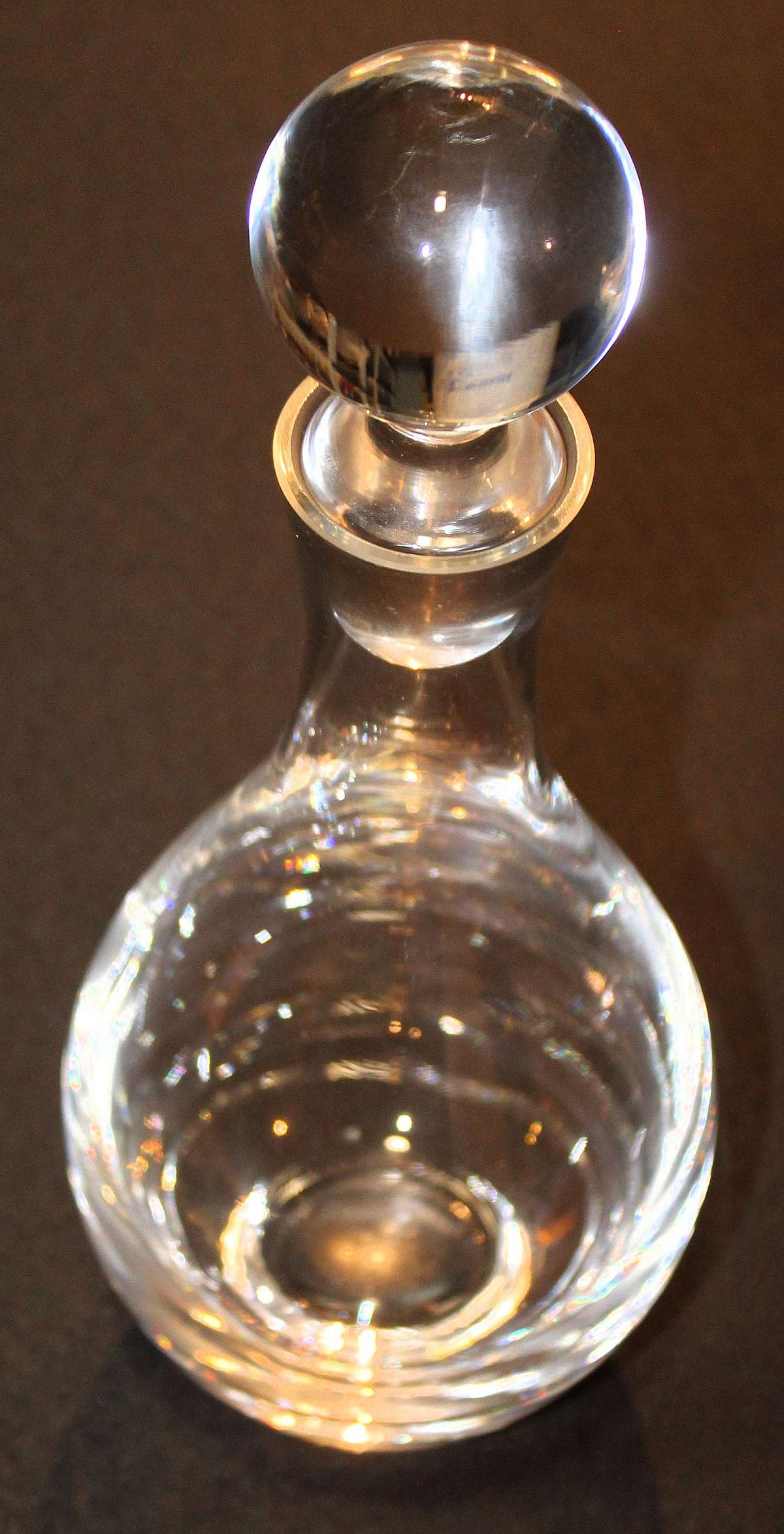 Up for sale is this Ravenscroft Tall Beautiful Signed Crystal Decanter With Stopper in great condition with no chips or cracks. Measures approx. 12 1/4" Tall without the stopper. Beautiful piece.  Shipping Excludes: Alaska/Hawaii, US Protectorates,