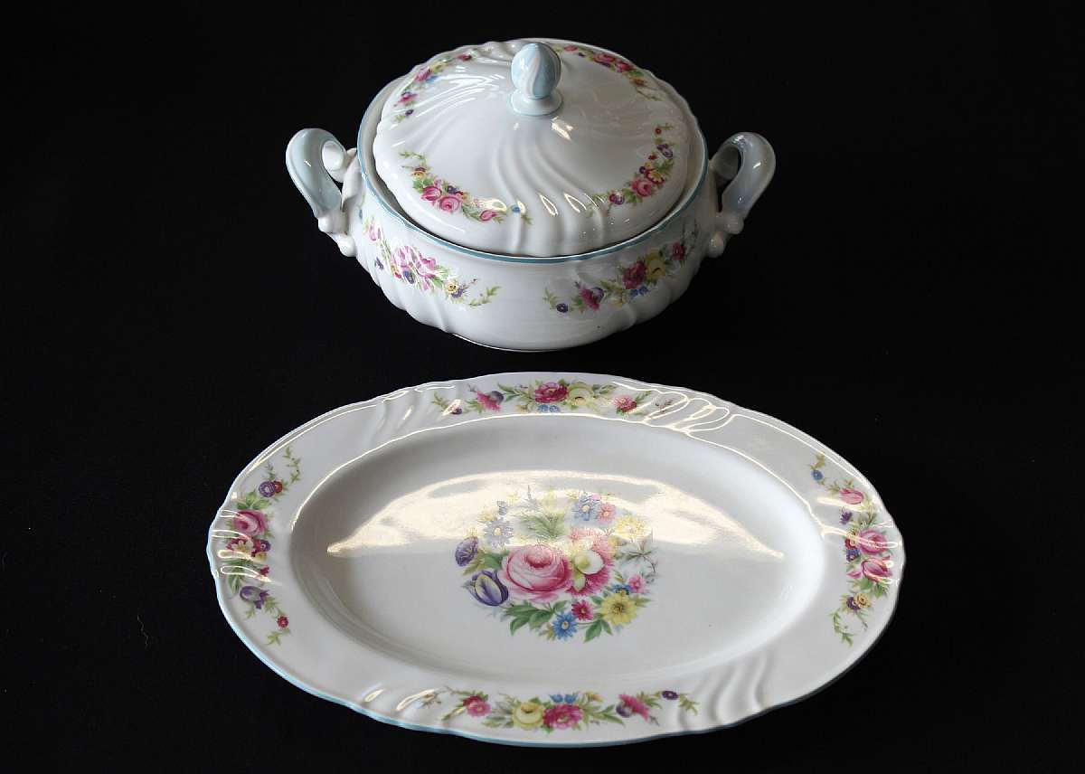 Up for sale are these Johann Haviland JOH22 Platter & Round Covered Vegetable Bowl in excellent condition with no chips or cracks. The platter measures approx. 12 3/4"L by 8 3/4"W. The round covered casserole measures approx. 7"W by 3 1
