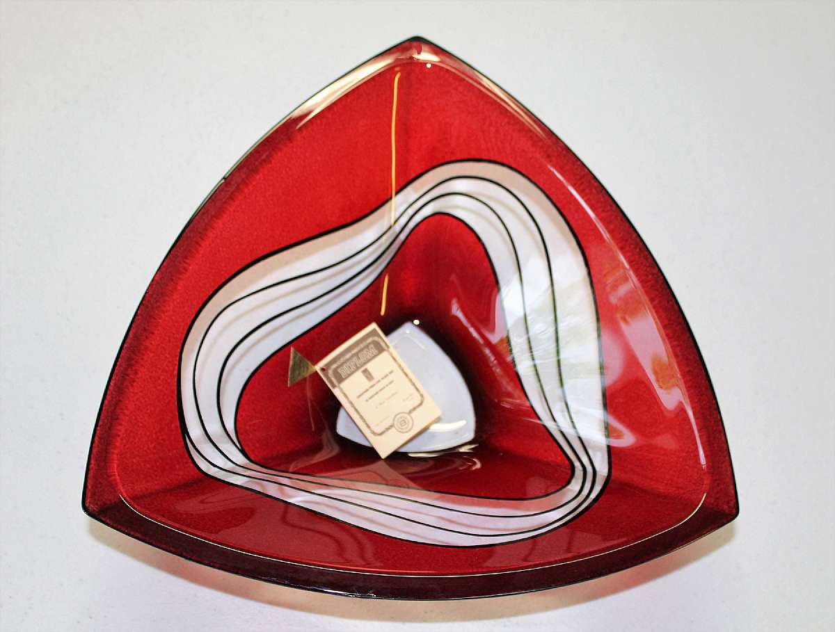Up for sale is this Gorgeous Large Vlasta Vobornikova signed Contemporary Czech Art Glass by Miracle Studio in great condition. Called Glass Reuleaux Bowl it measures approx. 11 3/4"W by 4"T. The third picture shows what I believe is a manufactu